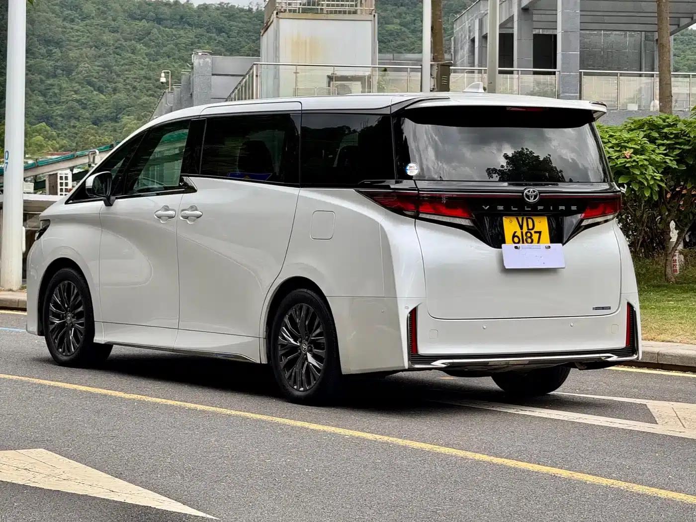 2023 Alphard Crown Hybrid 2.5L HV Luxury Edition — миниатюра 16