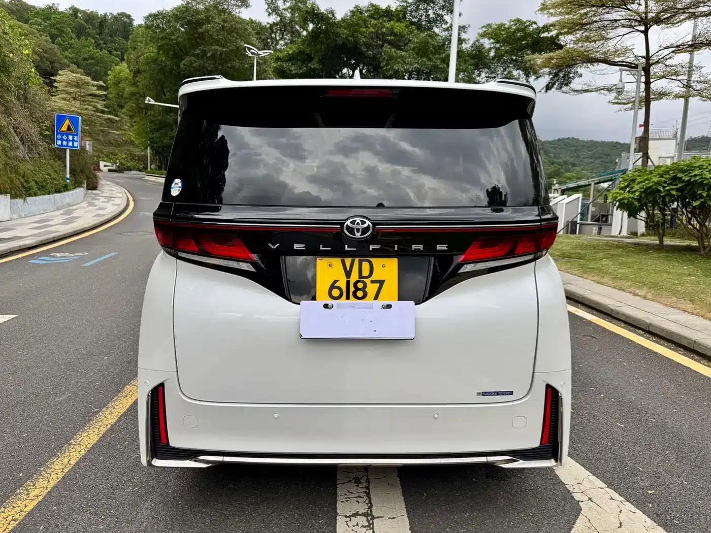 2023 Alphard Crown Hybrid 2.5L HV Luxury Edition — миниатюра 17