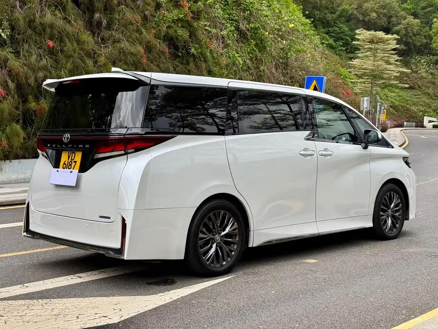 2023 Alphard Crown Hybrid 2.5L HV Luxury Edition — миниатюра 18