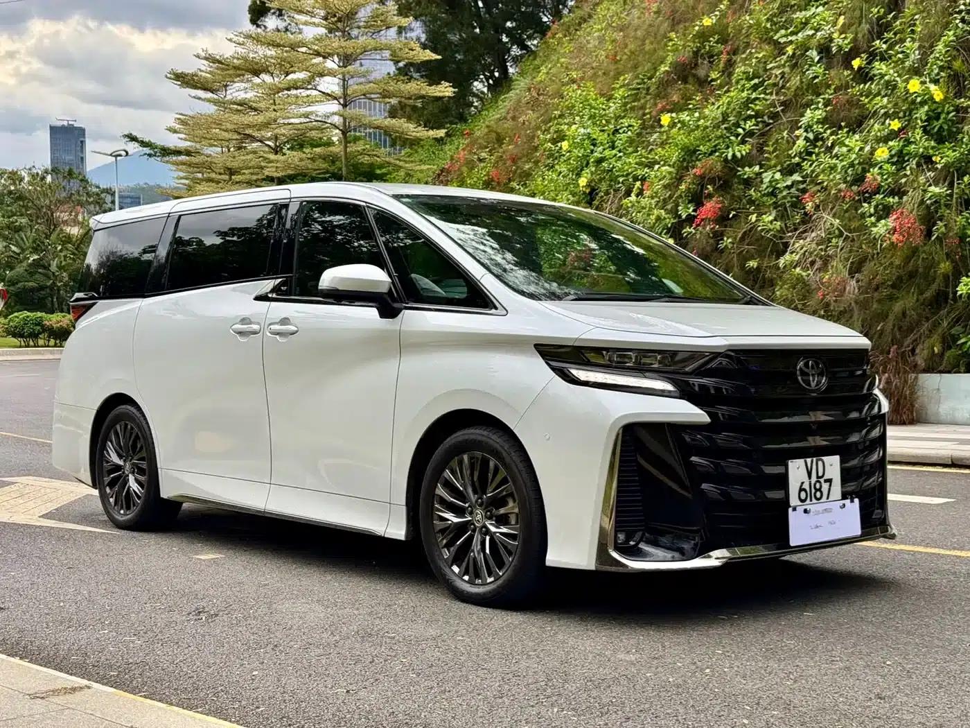2023 Alphard Crown Hybrid 2.5L HV Luxury Edition — миниатюра 3