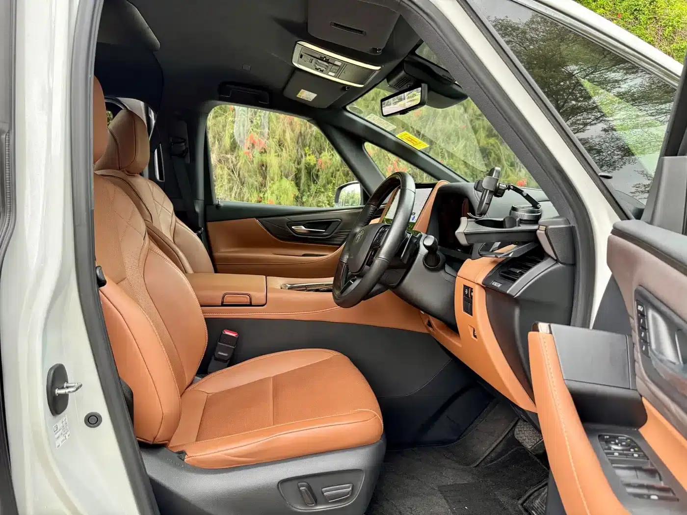 2023 Alphard Crown Hybrid 2.5L HV Luxury Edition — миниатюра 4