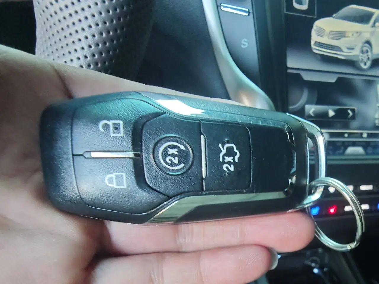Lincoln MKC 2014 2.0T Four-Wheel Drive Luxury Edition — миниатюра 9