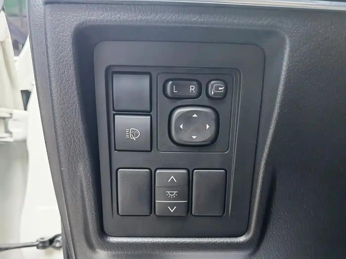 2018 Prado 3.5L Automatic TX-L NAVI with Rear-mounted Spare Tire — миниатюра 17