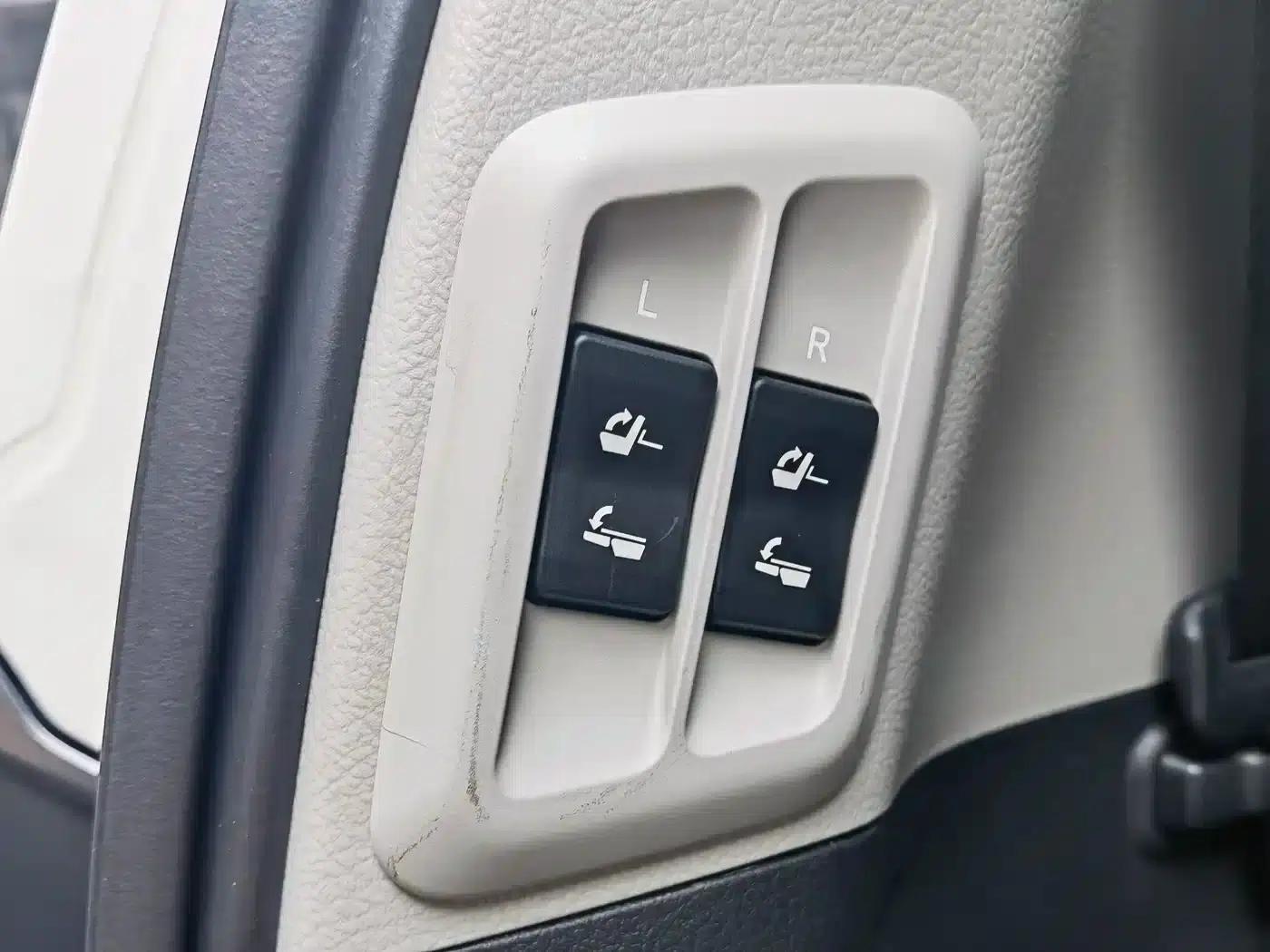 2018 Prado 3.5L Automatic TX-L NAVI with Rear-mounted Spare Tire — миниатюра 19