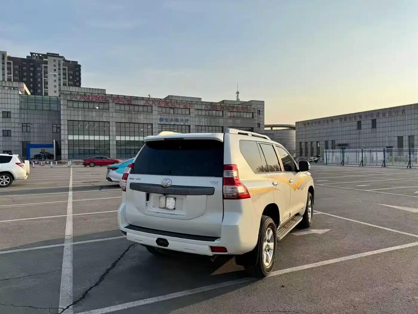 2016 Prado 2.7L Automatic Luxury Edition — миниатюра 9