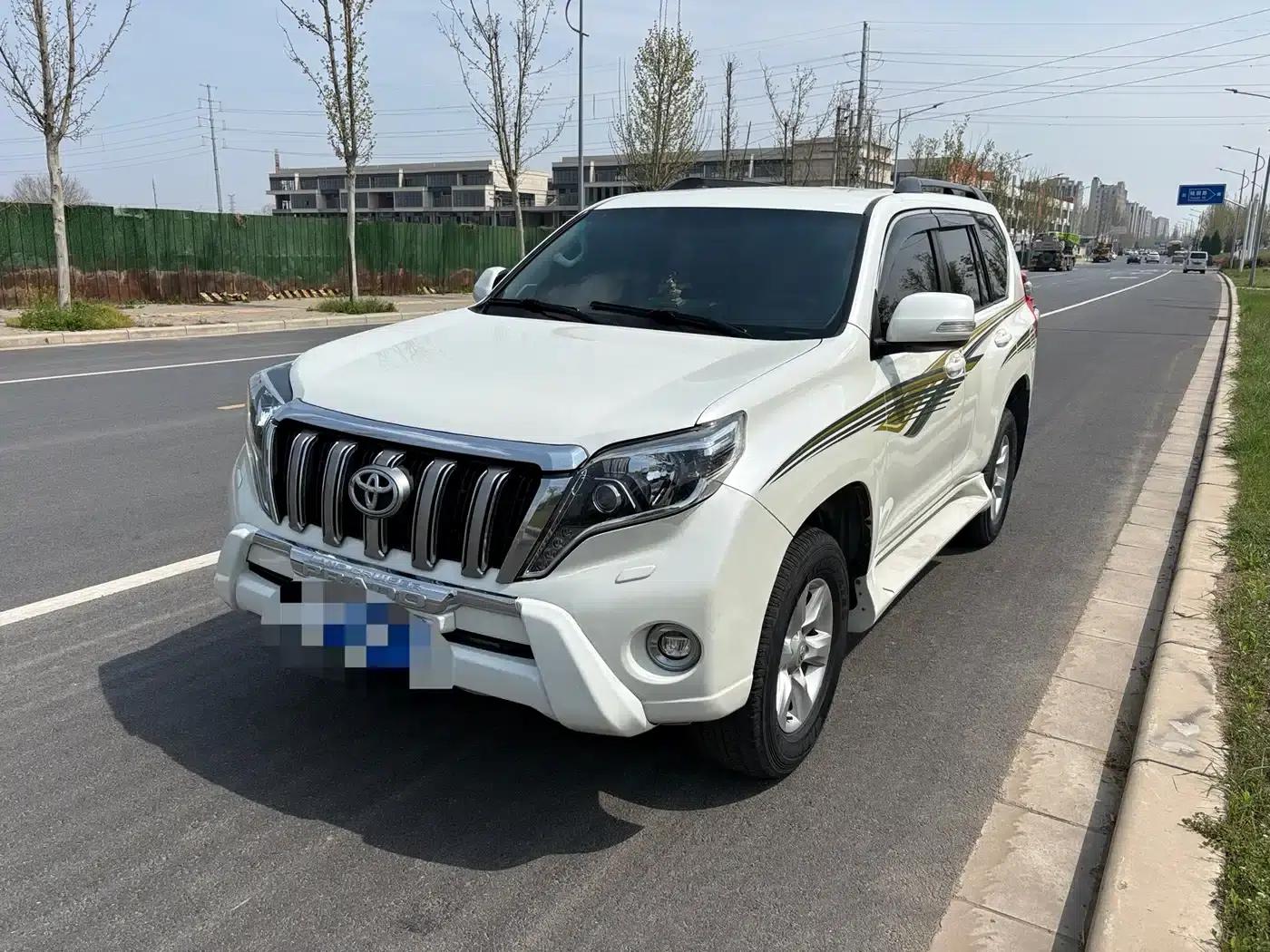 2010 Prado Imported Model 2.7L Automatic Luxury Edition — миниатюра 1