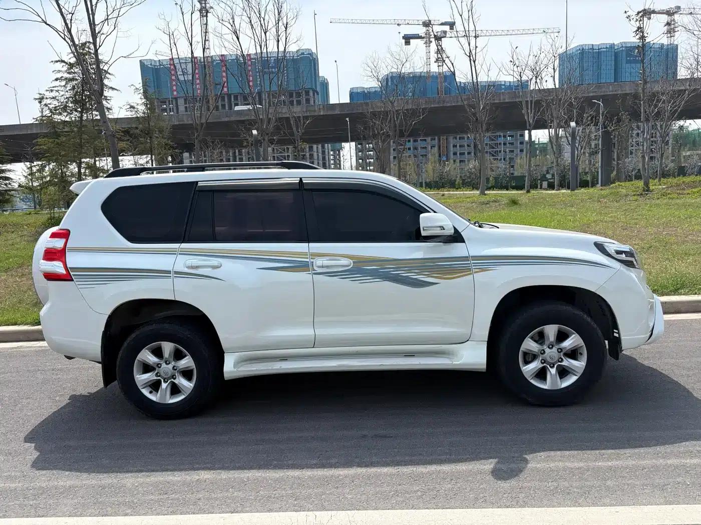 2010 Prado Imported Model 2.7L Automatic Luxury Edition — миниатюра 8