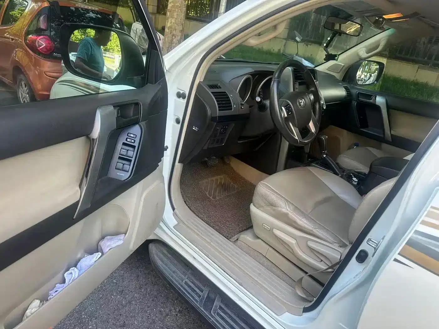 2010 Prado Imported Model 2.7L Automatic Luxury Edition — миниатюра 3