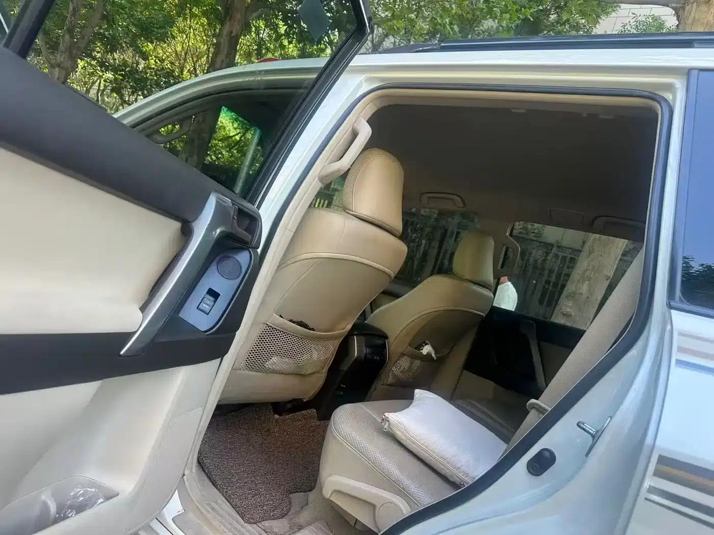 2010 Prado Imported Model 2.7L Automatic Luxury Edition — миниатюра 7
