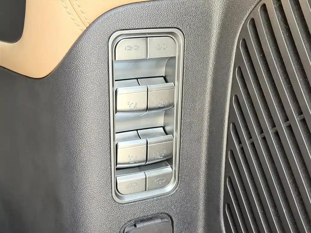 Leopard 8 2025 Smart & Brave Flagship Edition 7-Seater — миниатюра 21