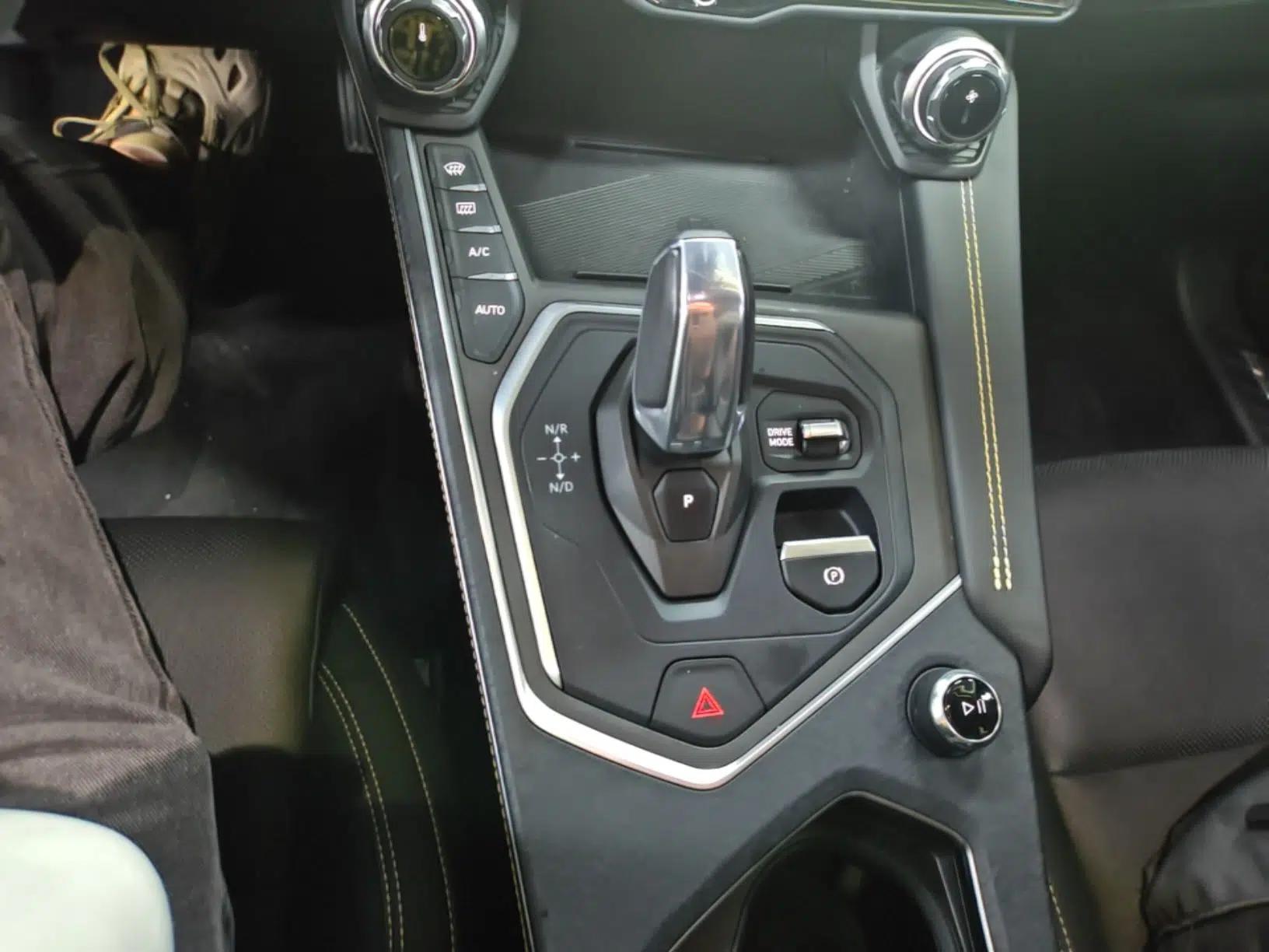 Lynk & Co 01 2023 2.0TD Two-Wheel Drive Pro Trim — миниатюра 17