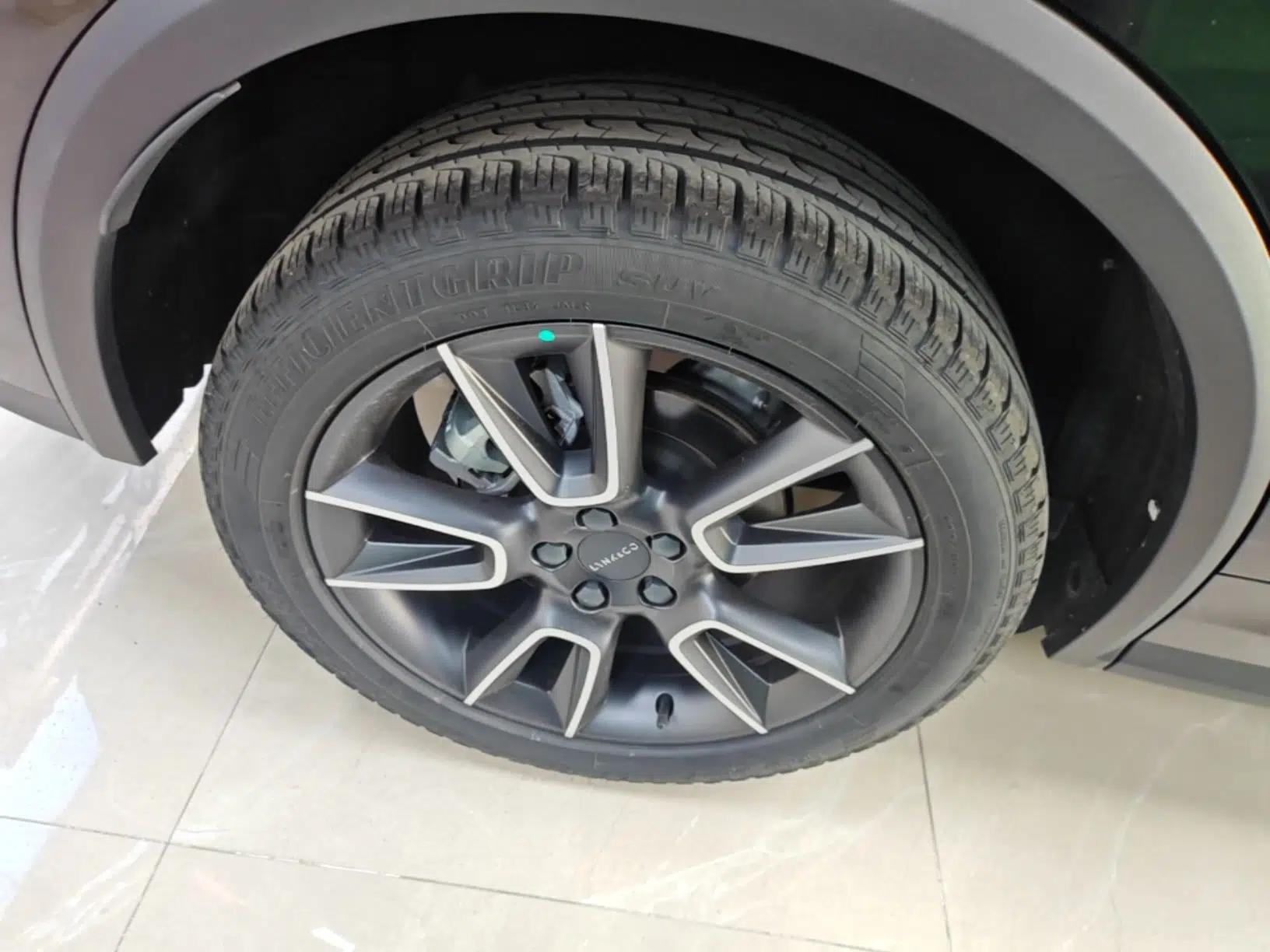 Lynk & Co 01 2023 2.0TD Two-Wheel Drive Pro Trim — миниатюра 10