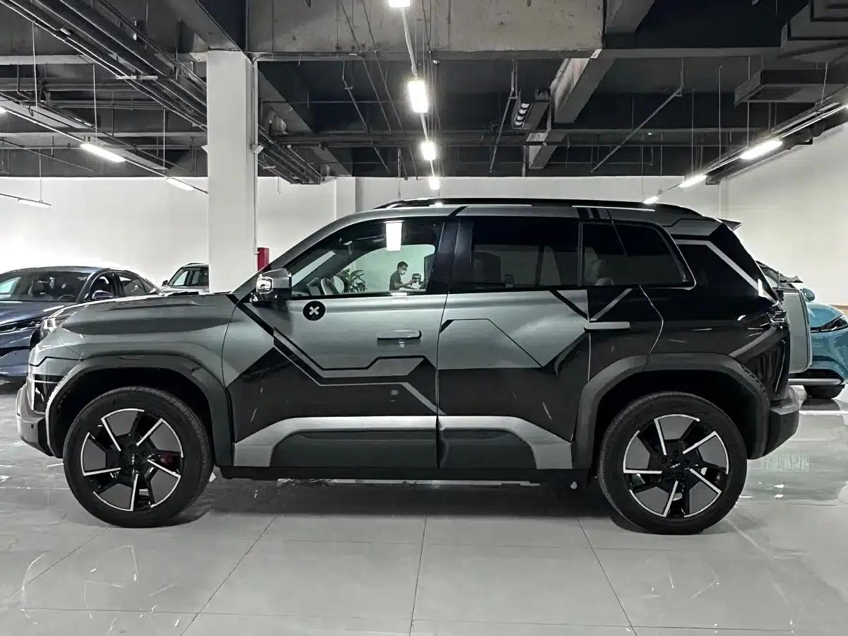 Titanium 3 2025 Model 501KM AWD Ultra Edition — миниатюра 2