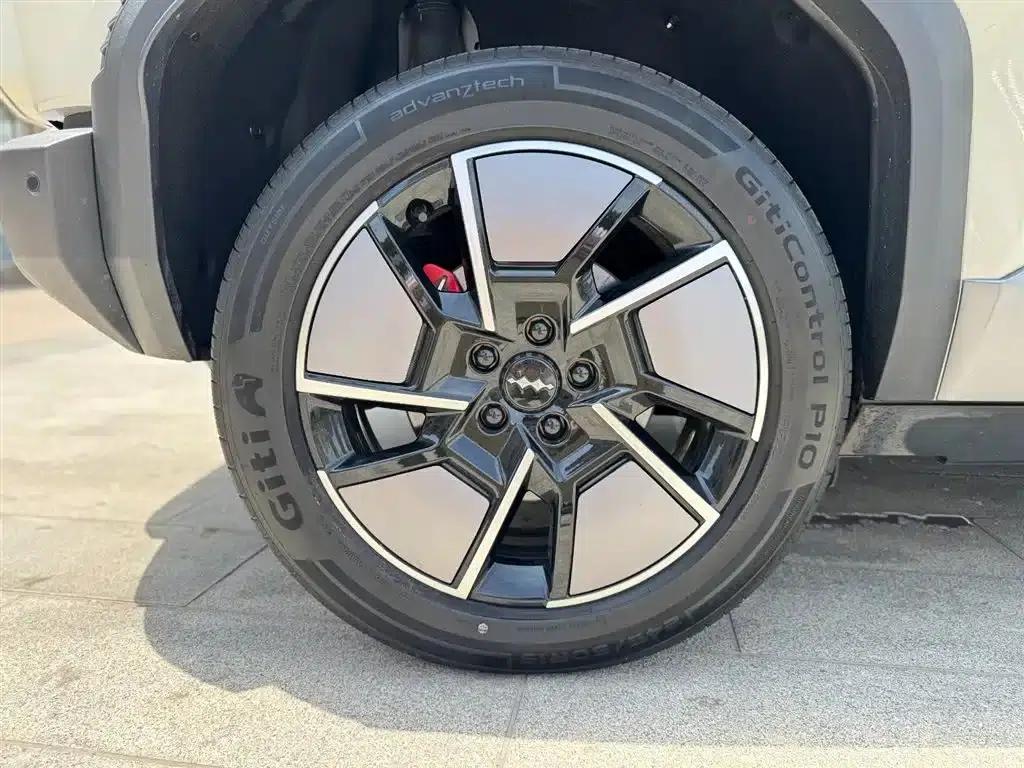 Titanium 3 2025 Model 501KM AWD Ultra Edition — миниатюра 17