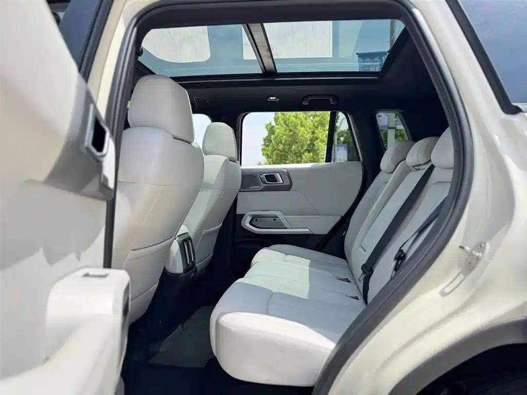 Titanium 3 2025 Model 501KM AWD Ultra Edition — миниатюра 8