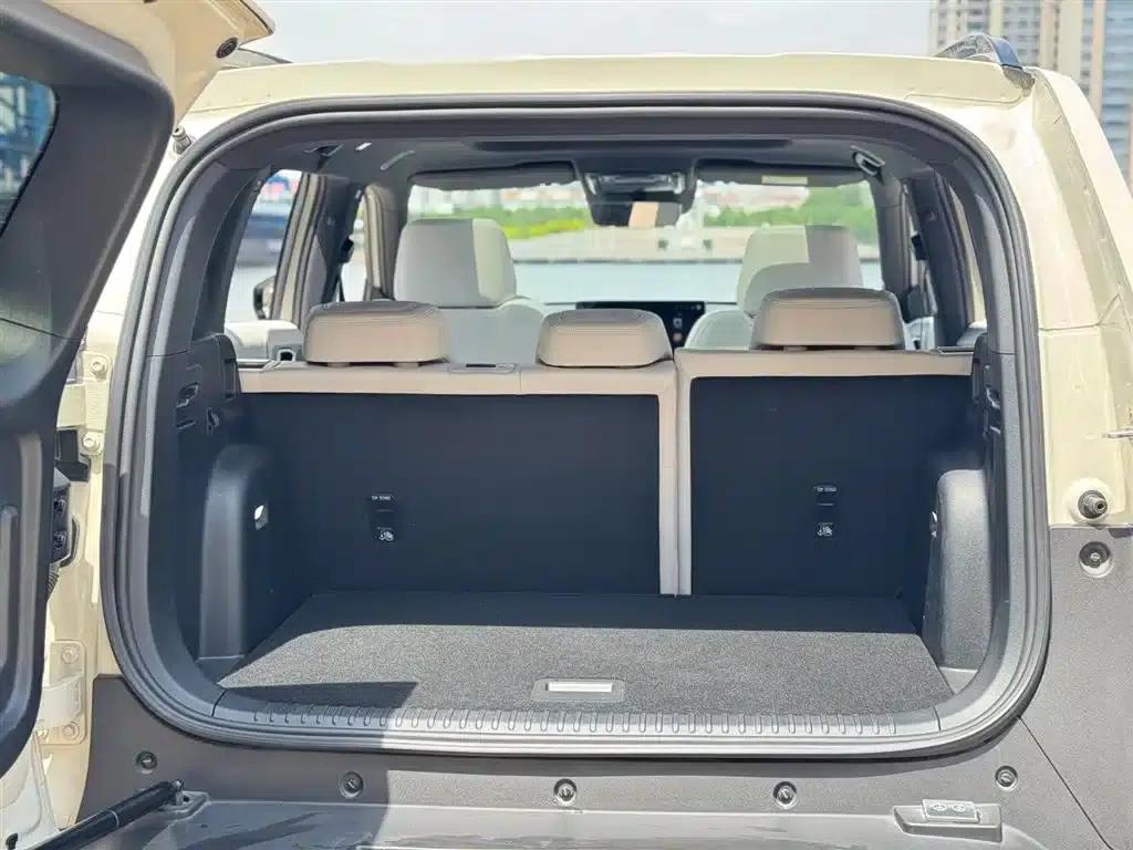 Titanium 3 2025 Model 501KM AWD Ultra Edition — миниатюра 10
