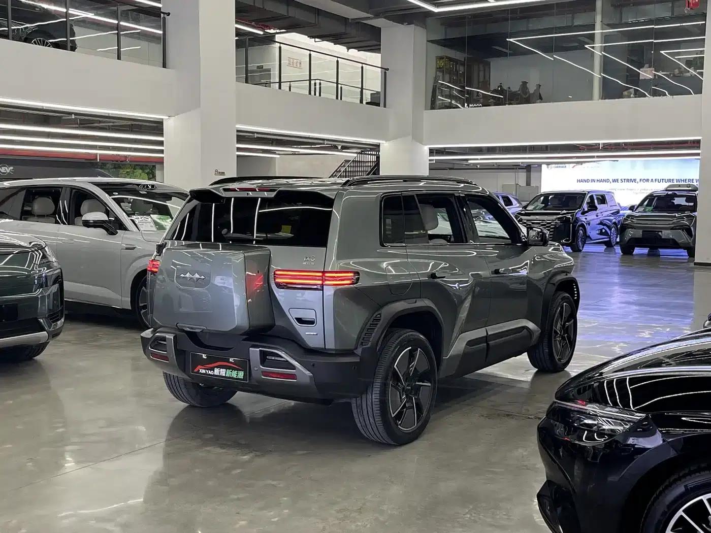 Titanium 3 2025 Model 501KM AWD Ultra Edition — миниатюра 4