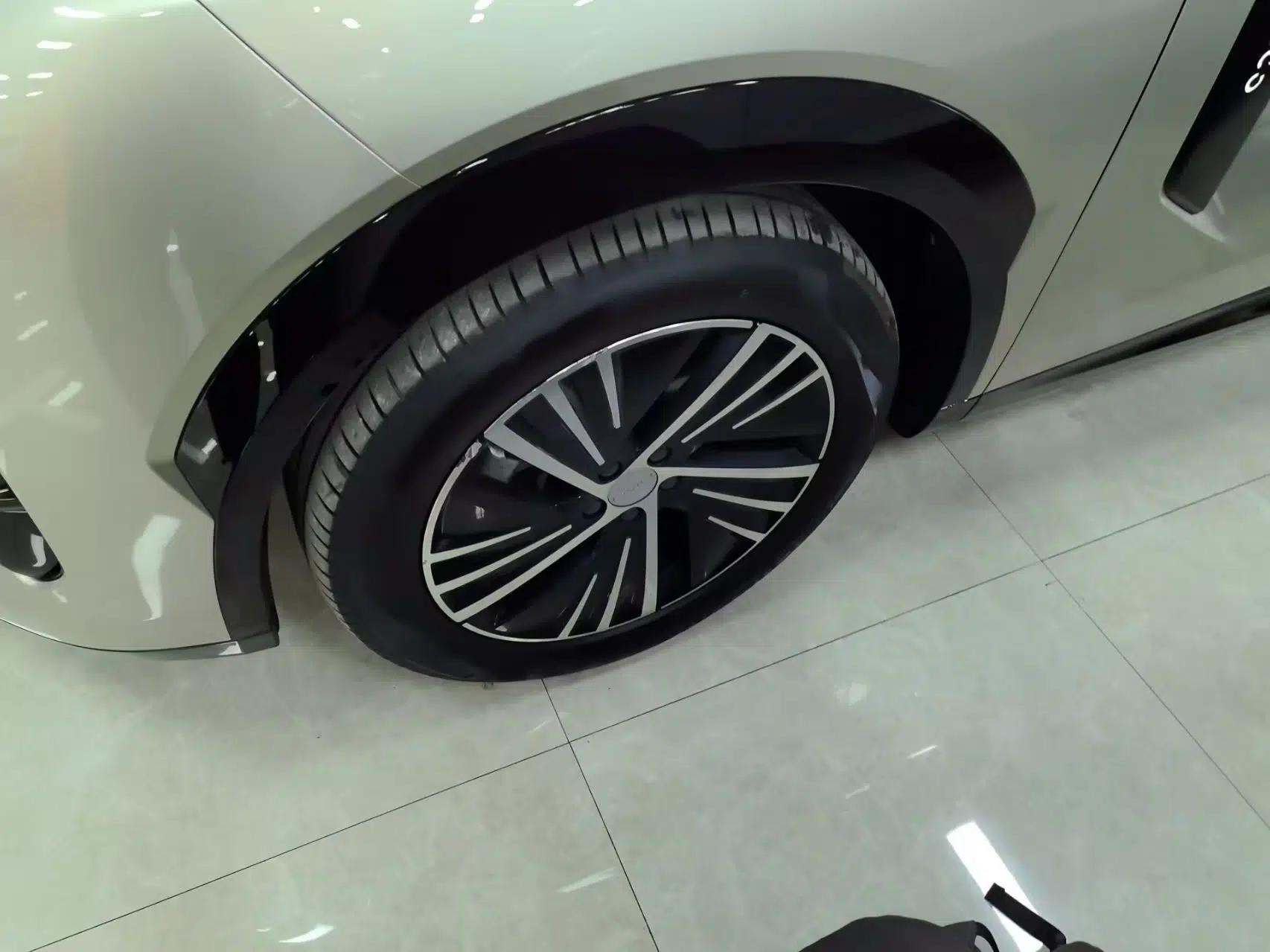 Lynk & Co 08 EM-P 2025 120km Long-Range Halo — миниатюра 8