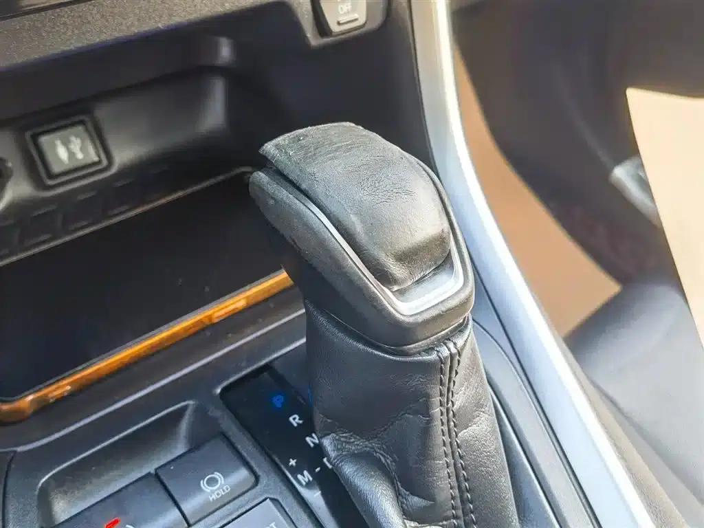 2022 Toyota RAV4 2.0L CVT 4WD Luxury Edition — миниатюра 13
