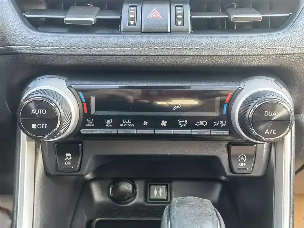 2022 Toyota RAV4 2.0L CVT 4WD Luxury Edition — миниатюра 15