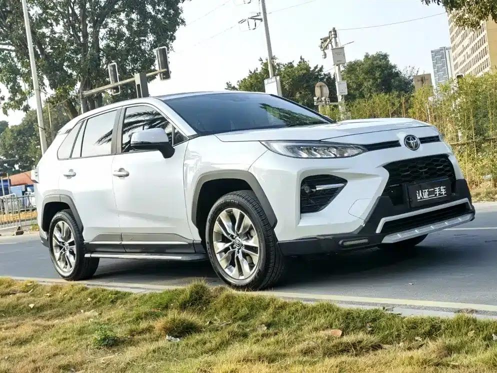 2022 Toyota RAV4 2.0L CVT 4WD Luxury Edition — миниатюра 3