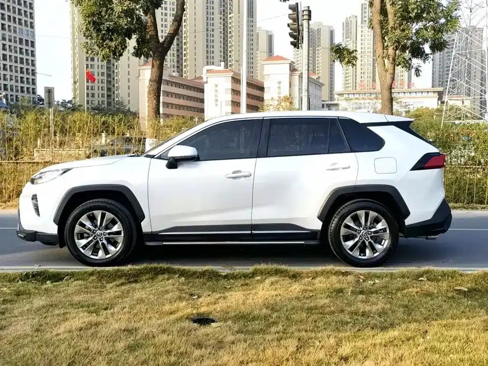 2022 Toyota RAV4 2.0L CVT 4WD Luxury Edition — миниатюра 4