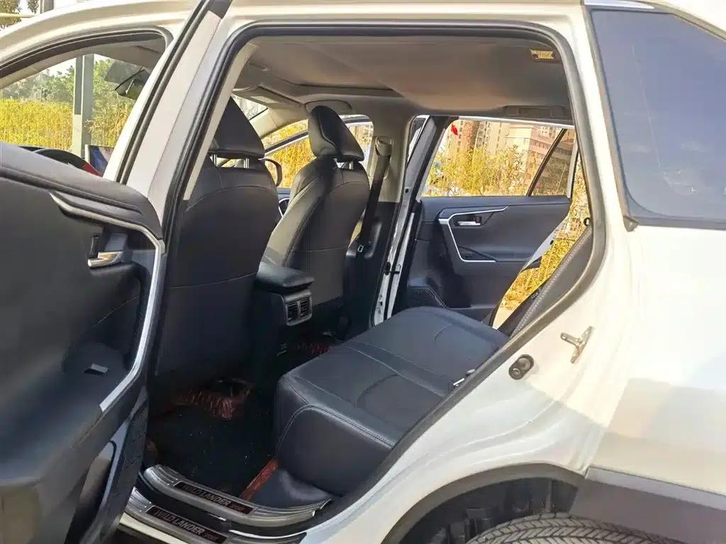 2022 Toyota RAV4 2.0L CVT 4WD Luxury Edition — миниатюра 10
