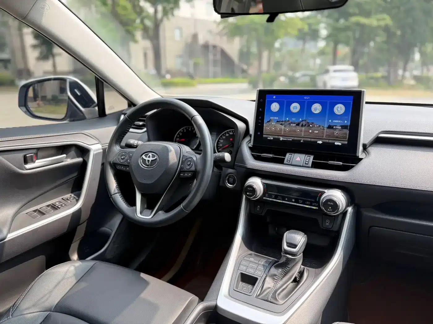 2022 Toyota RAV4 2.0L CVT 4WD Luxury PLUS Edition — миниатюра 11