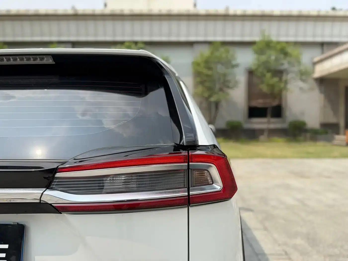 2022 Toyota RAV4 2.0L CVT 4WD Luxury PLUS Edition — миниатюра 15