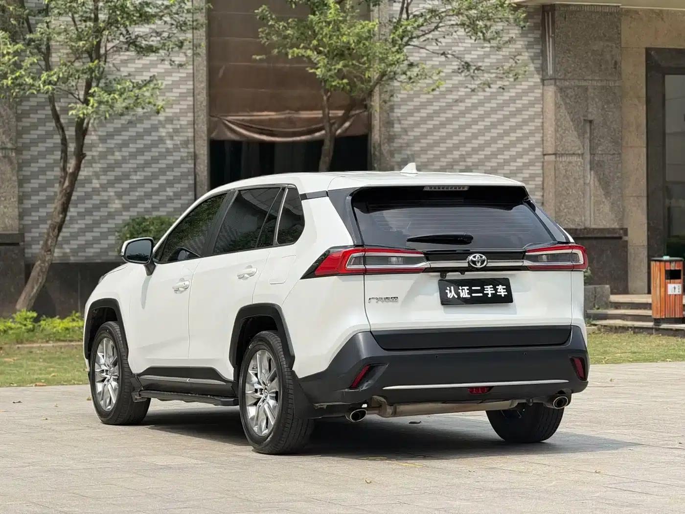2022 Toyota RAV4 2.0L CVT 4WD Luxury PLUS Edition — миниатюра 17
