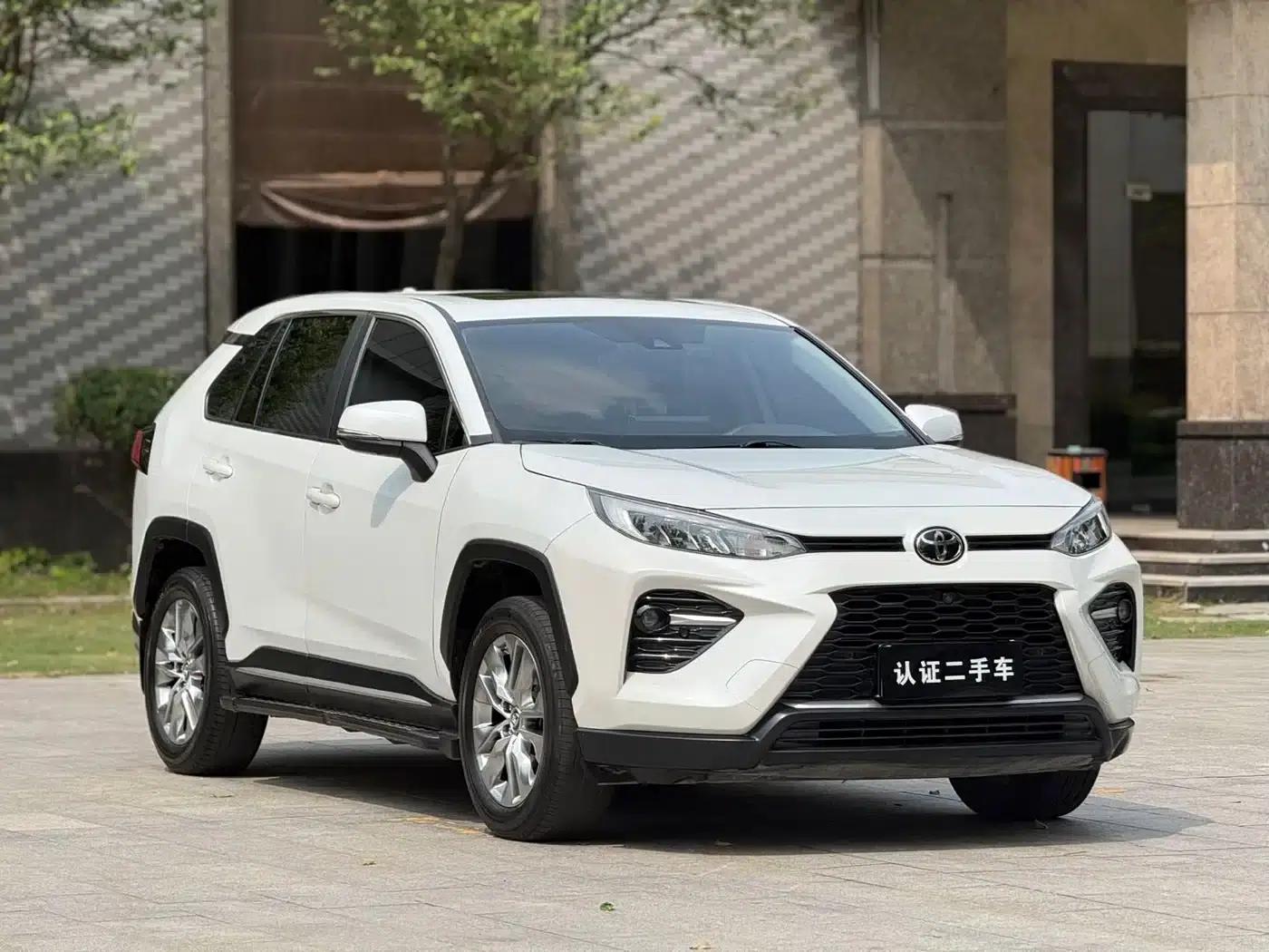 2022 Toyota RAV4 2.0L CVT 4WD Luxury PLUS Edition — миниатюра 3