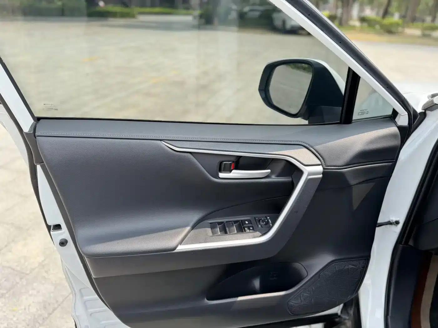 2022 Toyota RAV4 2.0L CVT 4WD Luxury PLUS Edition — миниатюра 4