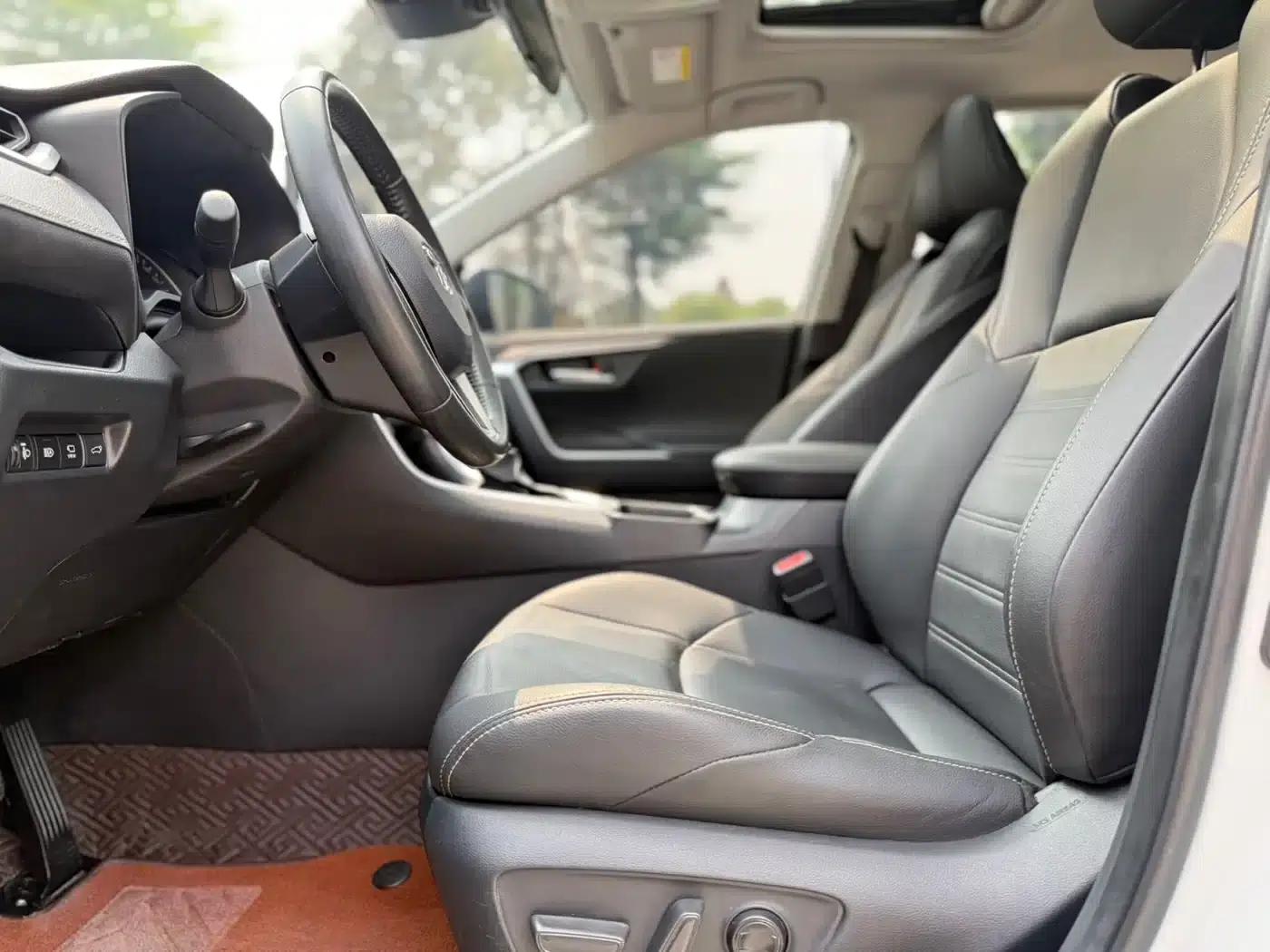 2022 Toyota RAV4 2.0L CVT 4WD Luxury PLUS Edition — миниатюра 5