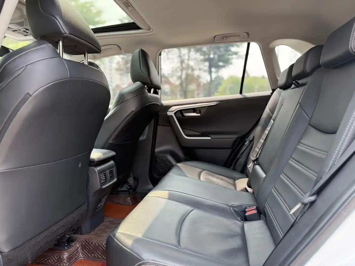 2022 Toyota RAV4 2.0L CVT 4WD Luxury PLUS Edition — миниатюра 7