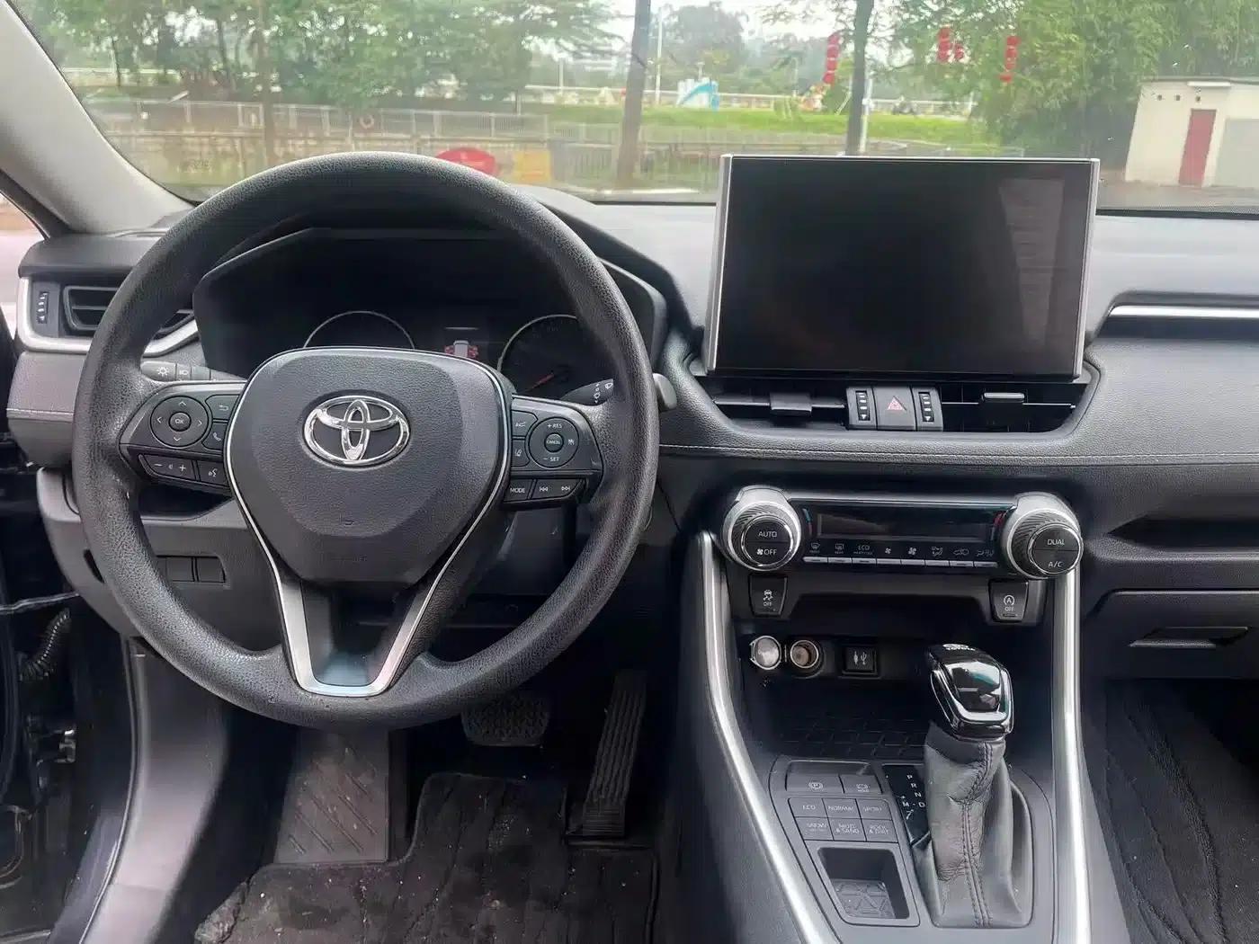 2021 Toyota RAV4 2.0L CVT 4WD Luxury Edition — миниатюра 18