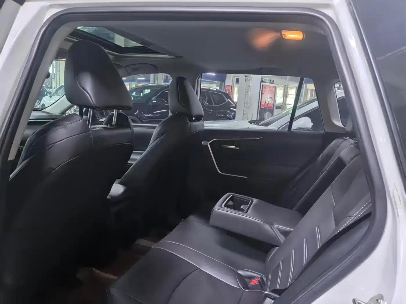 2020 Toyota RAV4 2.0L CVT 4WD Luxury Edition — миниатюра 13