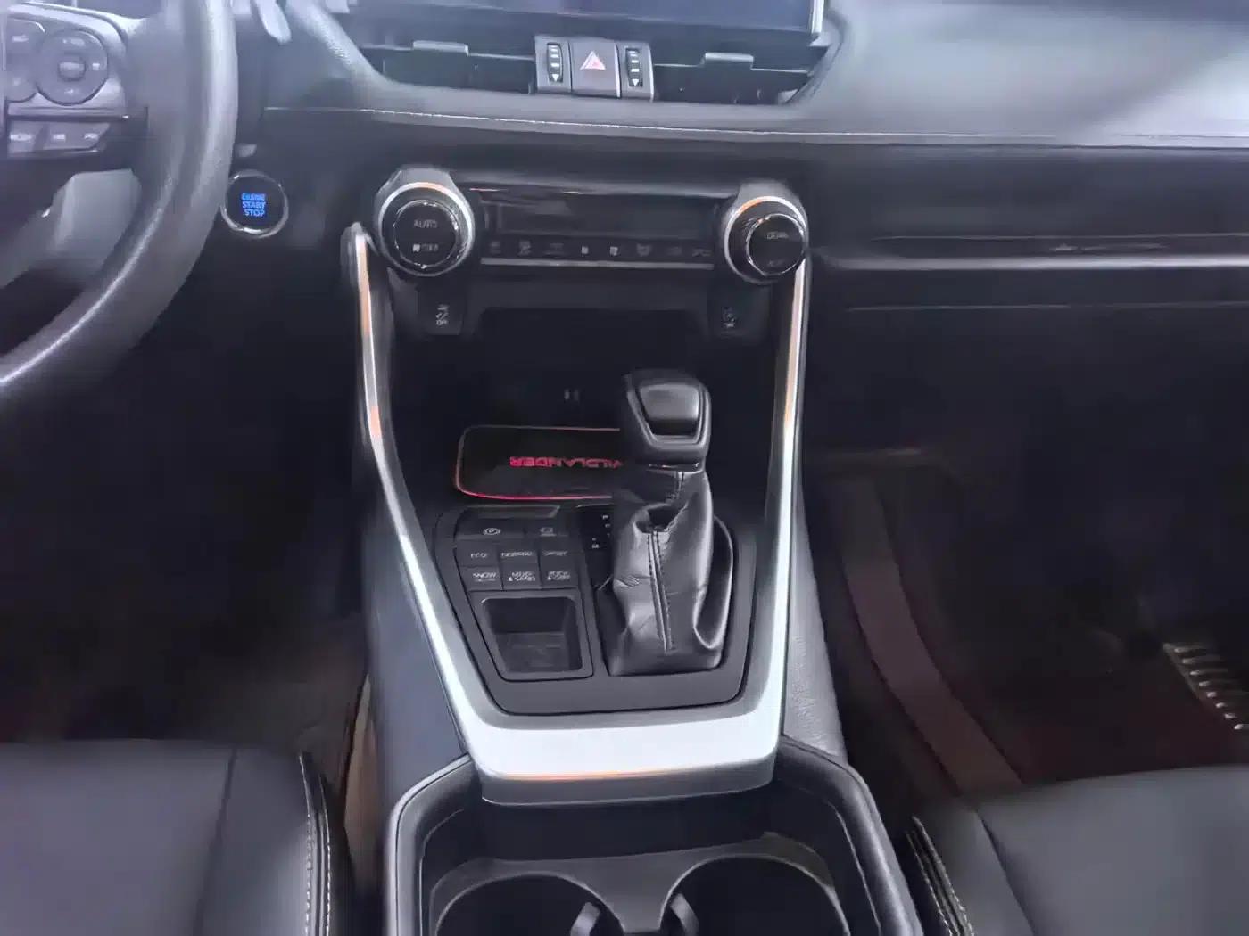 2020 Toyota RAV4 2.0L CVT 4WD Luxury Edition — миниатюра 16