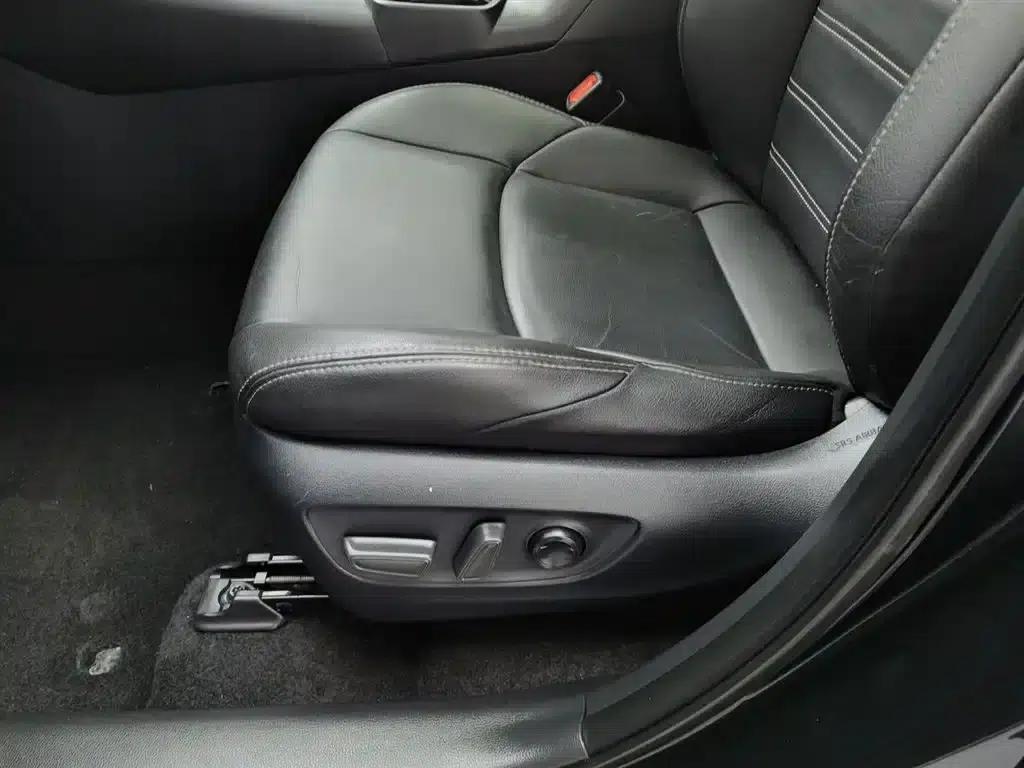 2020 Toyota RAV4 2.0L CVT 2WD Luxury Edition — миниатюра 20