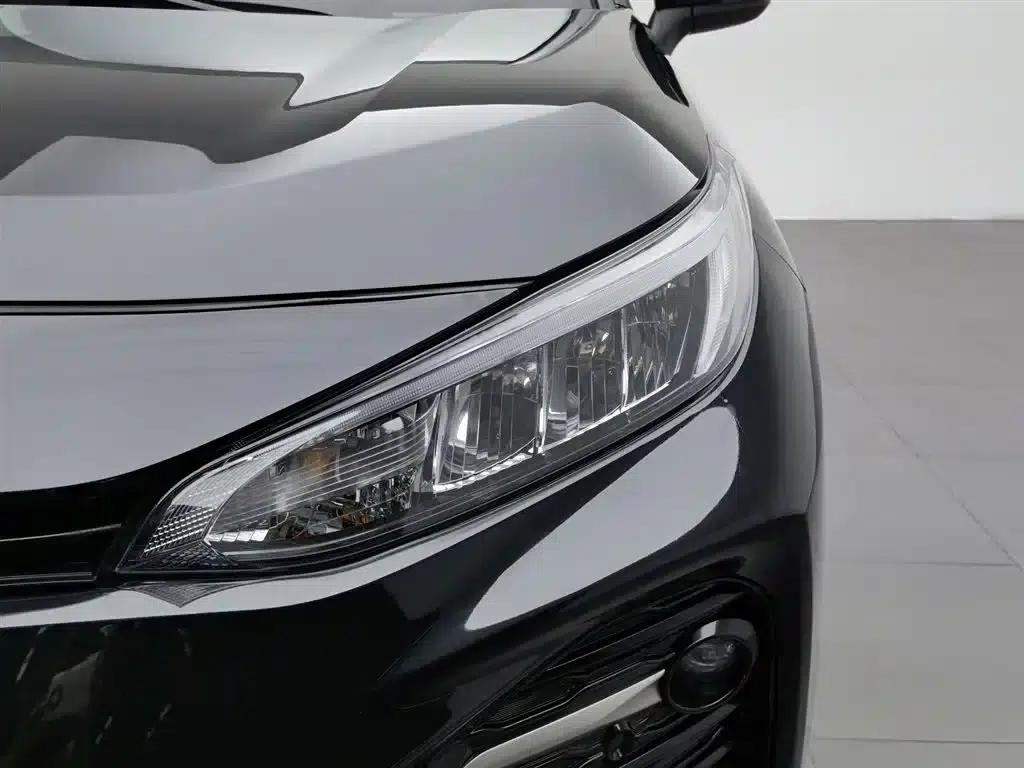 2020 Toyota RAV4 2.0L CVT 2WD Luxury Edition — миниатюра 7