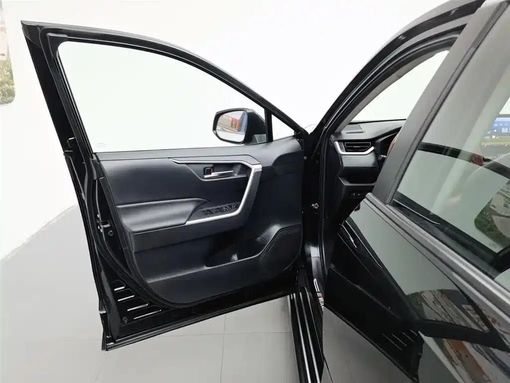 2020 Toyota RAV4 2.0L CVT 2WD Luxury Edition — миниатюра 8