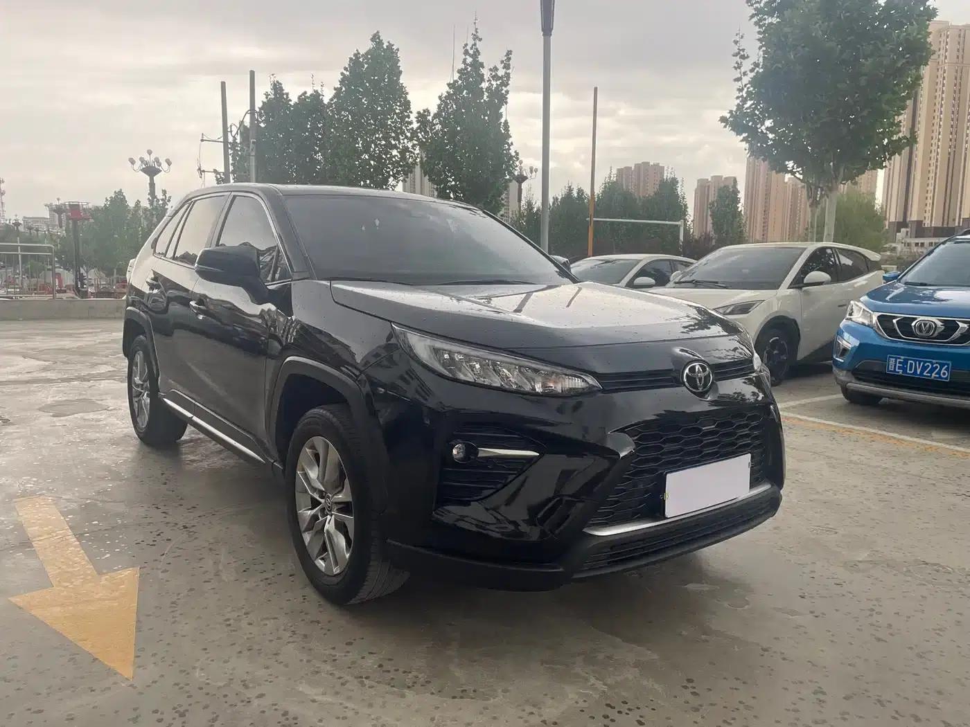 2022 Toyota RAV4 2.0L CVT 2WD Luxury Edition — миниатюра 3