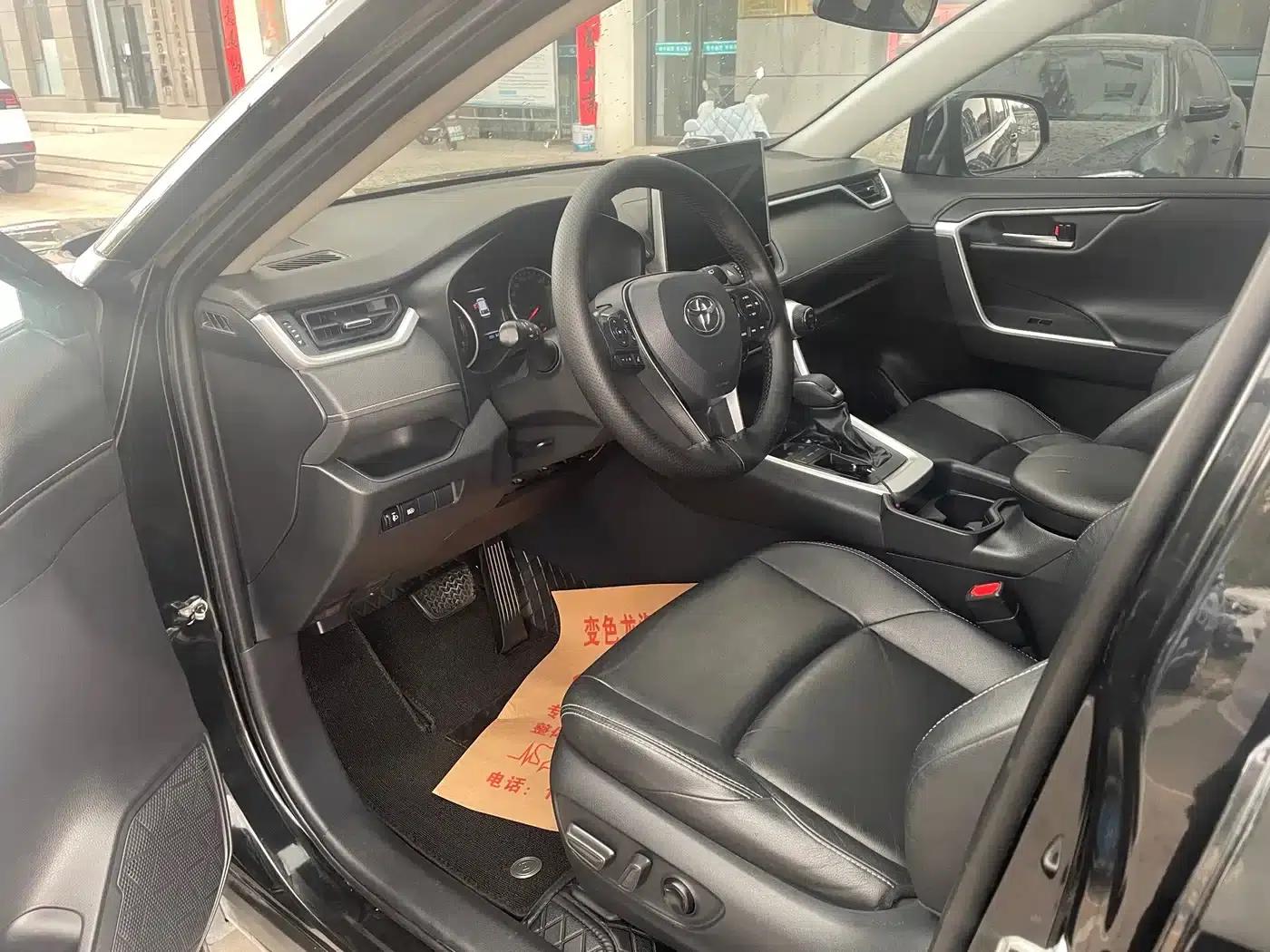2022 Toyota RAV4 2.0L CVT 2WD Luxury Edition — миниатюра 4
