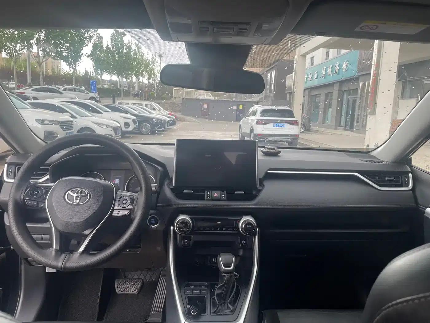 2022 Toyota RAV4 2.0L CVT 2WD Luxury Edition — миниатюра 5