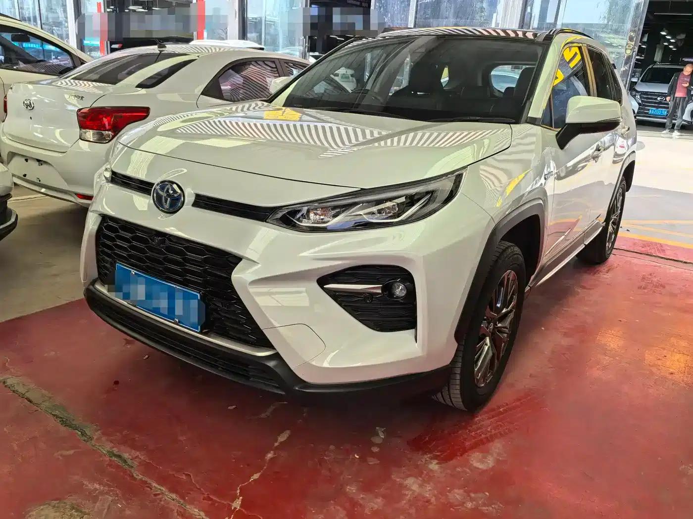 2023 Toyota RAV4 Hybrid 2.5L E-CVT 4WD Premium Edition — миниатюра 1