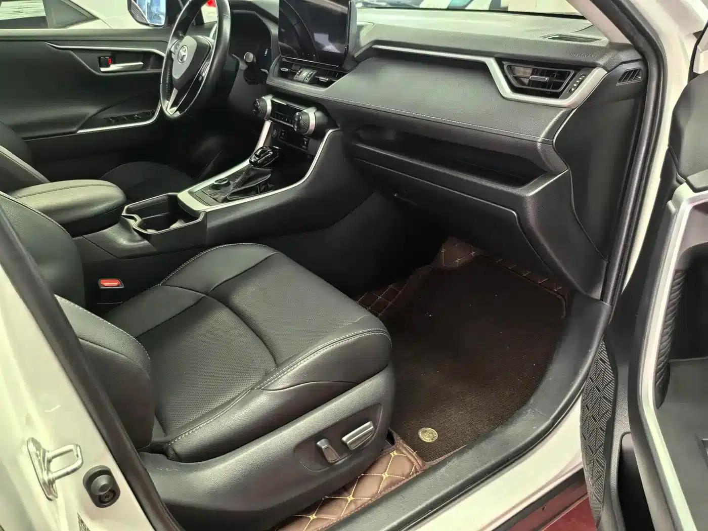 2023 Toyota RAV4 Hybrid 2.5L E-CVT 4WD Premium Edition — миниатюра 11