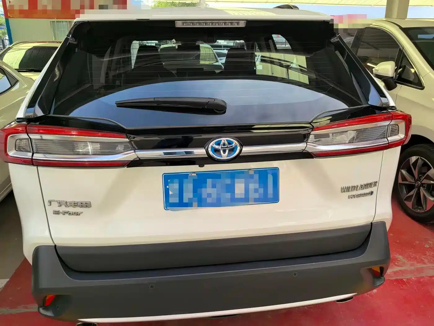 2023 Toyota RAV4 Hybrid 2.5L E-CVT 4WD Premium Edition — миниатюра 5