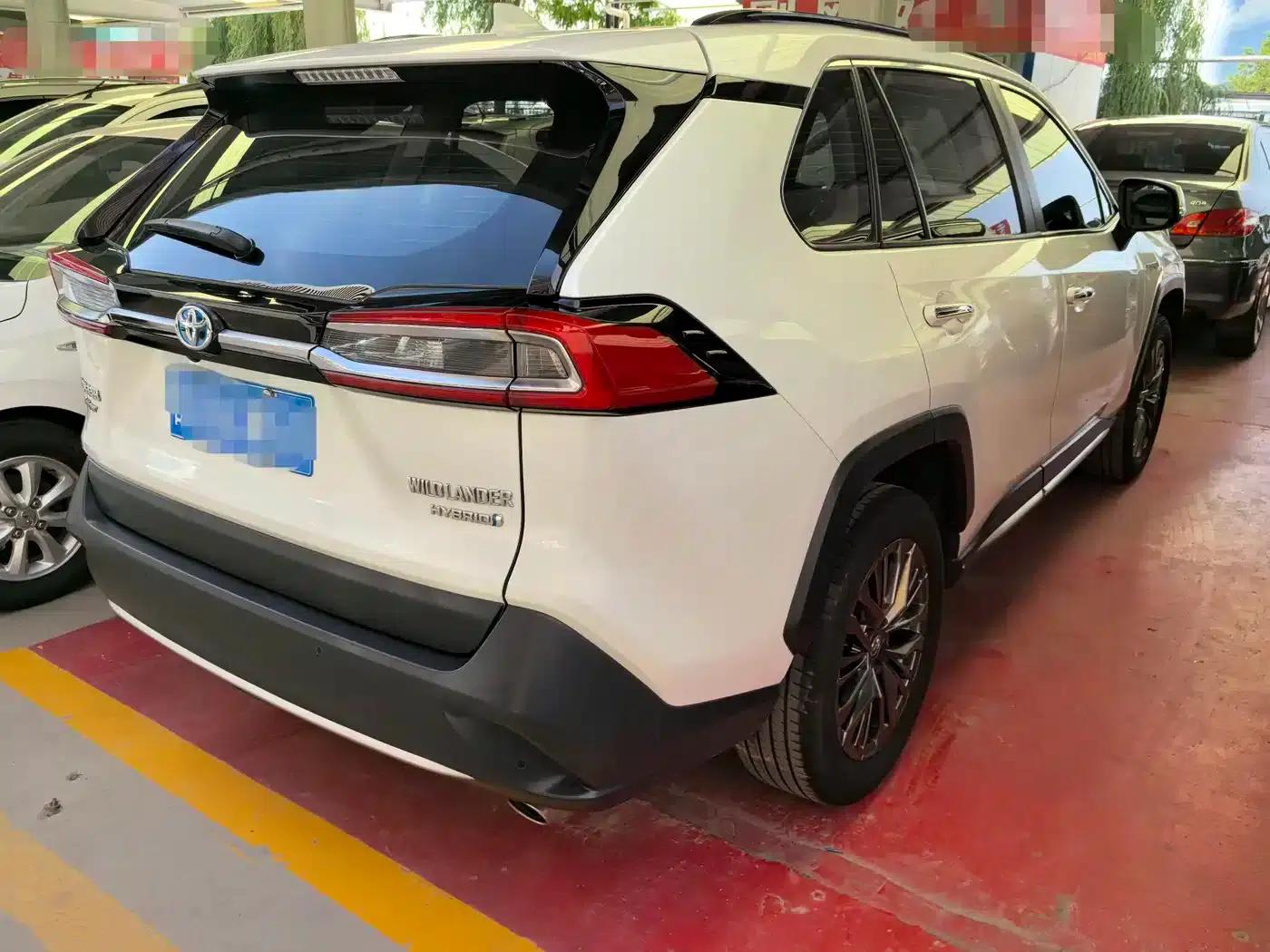 2023 Toyota RAV4 Hybrid 2.5L E-CVT 4WD Premium Edition — миниатюра 6