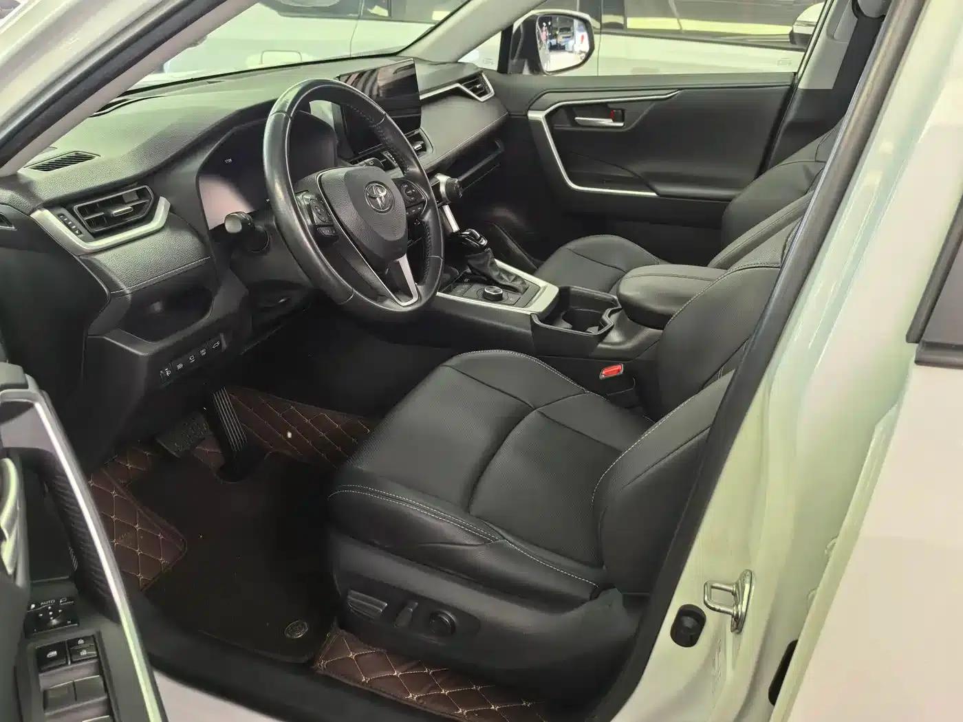 2023 Toyota RAV4 Hybrid 2.5L E-CVT 4WD Premium Edition — миниатюра 7