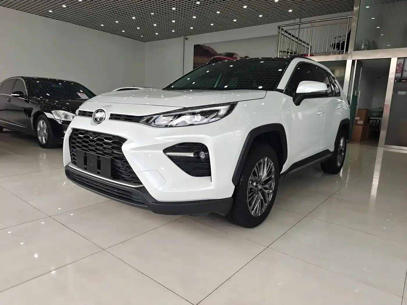 2023 Toyota RAV4 2.0L CVT 4WD Luxury PLUS Edition — миниатюра 1