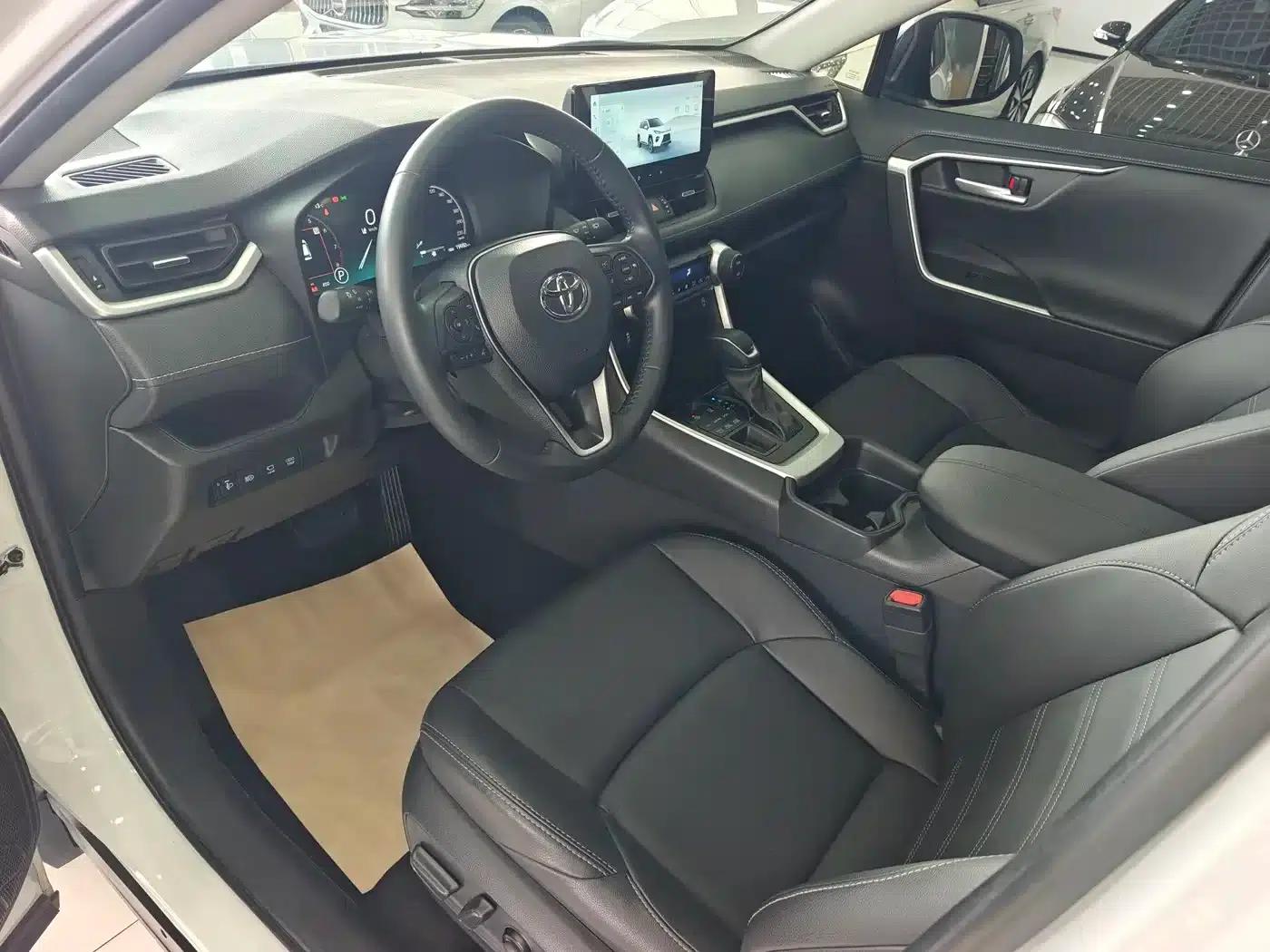 2023 Toyota RAV4 2.0L CVT 4WD Luxury PLUS Edition — миниатюра 12